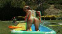 stereoscopic blonde babe shows her tanned naked ass