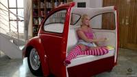 carseat slut with pigtails playing with bubbles in crosseyed 3d