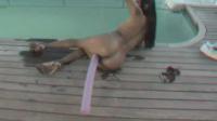 stereoscopic babe pushing a rod between her legs