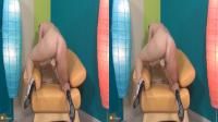 SBS 3D mature trying to fist herself on the couch