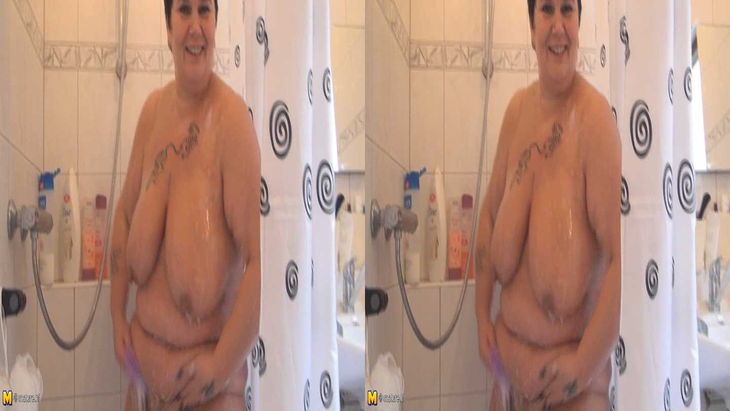 Fat mature playing with herself and giving blowjob in SBS 3D